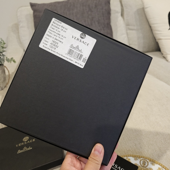 Versace Gold and White Dining Plates - Picture 13 of 15